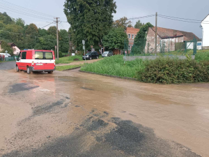Na Konicku silná bouřka vyplavila několik obcí. Hasiči čerpají vodu ze sklepů a garáží