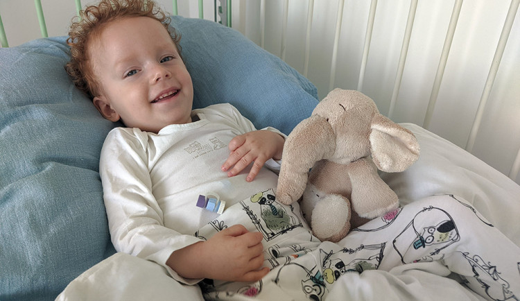 Dvouletý Martínek trpí vážnou formu vzácného AADC syndromu, šancí je genová terapie