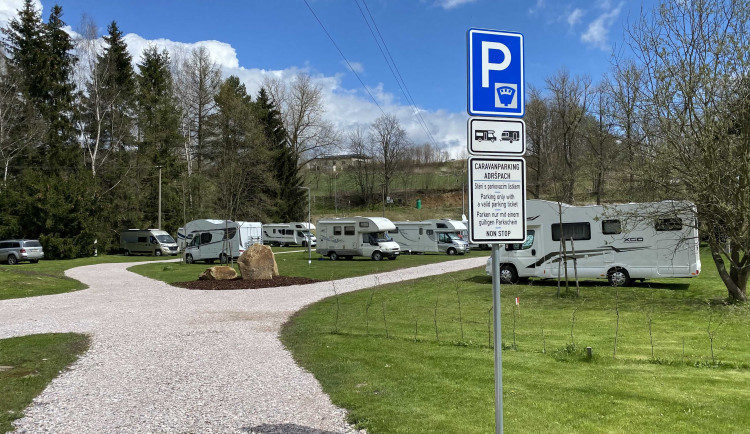 Karavanový boom nenechává chladným ani Královéhradecký kraj, pro vozidla přibydou stání