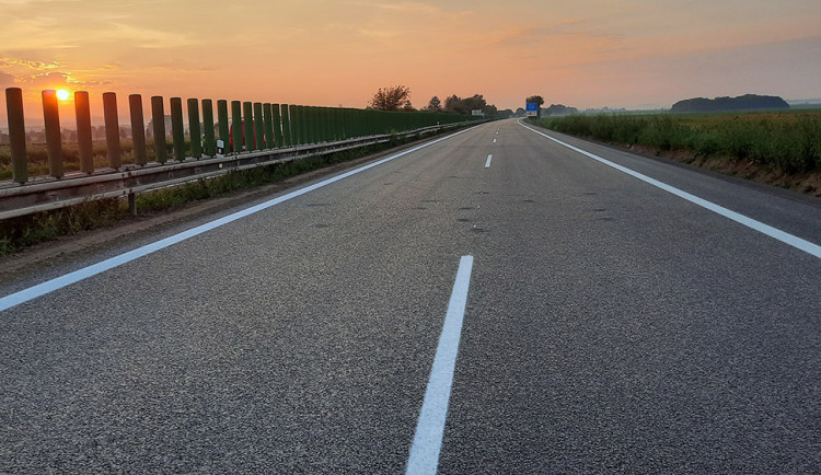 Rozsáhlá oprava D35 u Litovle je v polovině, o víkendu se uzavírka posune blíž k Olomouci