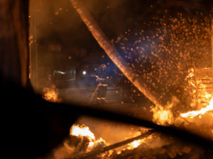 V Července hoří průmyslová hala, plameny šlehaly čtyři metry vysoko. Škoda překoná 12 milionů