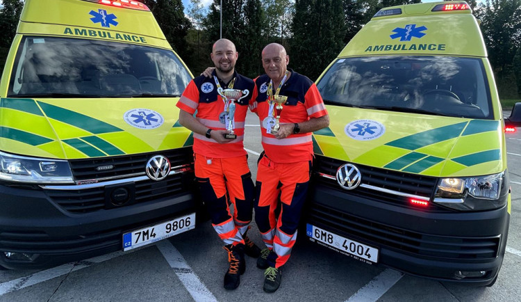 Mistři za volantem sanitky. Tým z Olomouckého kraje vyhrál republikový šampionát řidičů záchranek