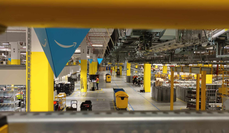 FOTOGALERIE: Jak to vypadá v Amazonu? Kojetínské centrum je nabité roboty a elektronikou