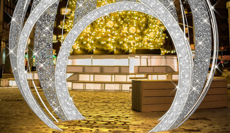 Letošní Vánoce v Prostějově rozsvítí obří světelná koule. K dispozici budou také vratné kelímky