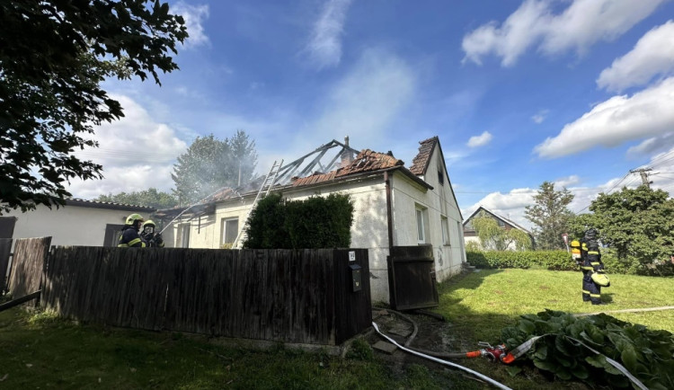 Na Prostějovsku zemřel při výbuchu člověk, v domě sídlila firma se zábavní pyrotechnikou