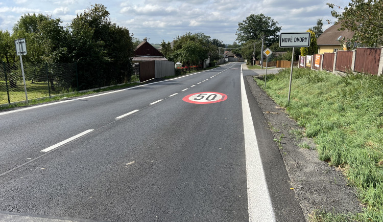 Další silnice na Vysočině je opravená. Úsek mezi Přibyslaví a Žďárem má nový povrch a už je bez omezení