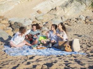 5 tipů, jak si užít dovolenou s přáteli u moře
