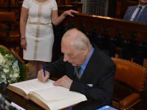 Ceny města Prostějova dostalo osm osobností. Mezi nimi i nedávno zemřelá politička Ivana Hemerková