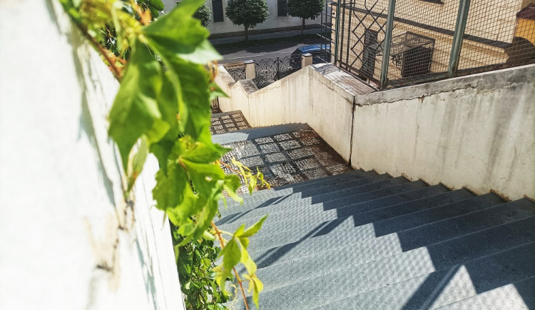 Gočárovy schody potěší oko cyklofanouška, už méně cestujících v MHD