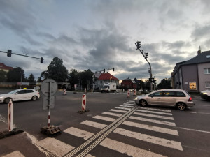 FOTOGALERIE: Přes Olomouc po objížďkách. Uzavírka průtahu v ranní špičce otestovala řidiče