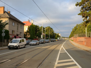 FOTOGALERIE: Přes Olomouc po objížďkách. Uzavírka průtahu v ranní špičce otestovala řidiče