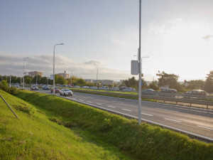 FOTOGALERIE: Přes Olomouc po objížďkách. Uzavírka průtahu v ranní špičce otestovala řidiče