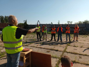 Je libo Opel Astra za dva tisíce pět set korun? Prostějov poprvé dražil vraky aut odtažených z ulic