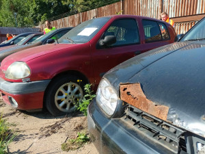 Je libo Opel Astra za dva tisíce pět set korun? Prostějov poprvé dražil vraky aut odtažených z ulic