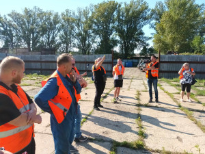 Je libo Opel Astra za dva tisíce pět set korun? Prostějov poprvé dražil vraky aut odtažených z ulic