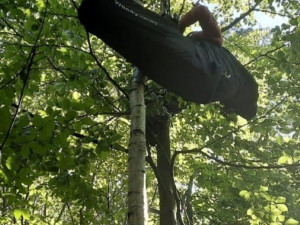 Hasiči dnes na Přerovsku zachraňovali dva paraglidisty z korun stromů. Vše se obešlo bez zranění