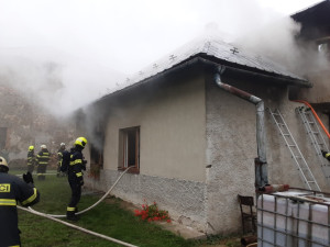 Ve vesnici pod Helfštýnem hořel rodinný dům. Jeden člověk utrpěl popáleniny