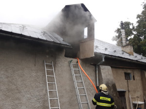 Ve vesnici pod Helfštýnem hořel rodinný dům. Jeden člověk utrpěl popáleniny
