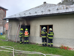 Ve vesnici pod Helfštýnem hořel rodinný dům. Jeden člověk utrpěl popáleniny