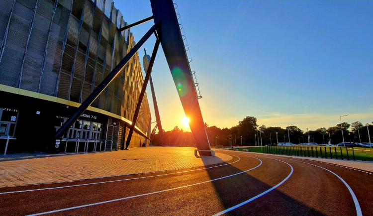 Hradecký stadion má konečně všechna potřebná razítka