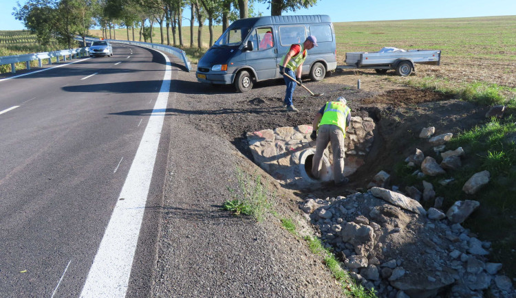 Rekonstrukce silnice na Havlíčkobrodsku jde do finále. Dělníci opravili výtluky, povrch a svodidla