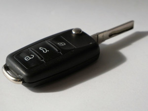 Muž v Olomouci vytratil klíče od auta, než přijel s náhradními byl vůz pryč