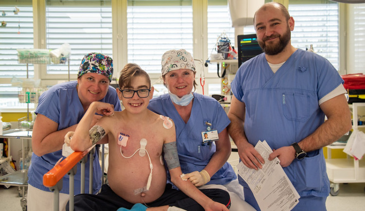 Nemocný Péťa si sám hodně prožil. Teď pomáhá ostatním dětem