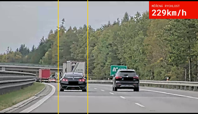 Závodník na D1. Řidiči se na tachometru ukázala rychlost 229 km/h, zastavila ho až policie z Beranova