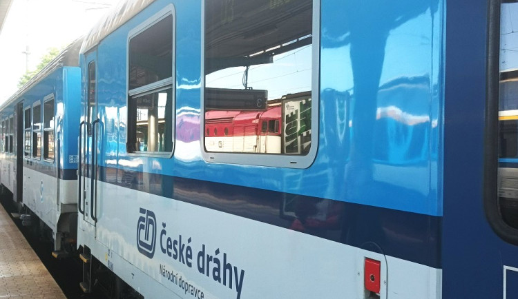 Vlakem se z Hradce Králové do Pardubic pár měsíců nesvezeme