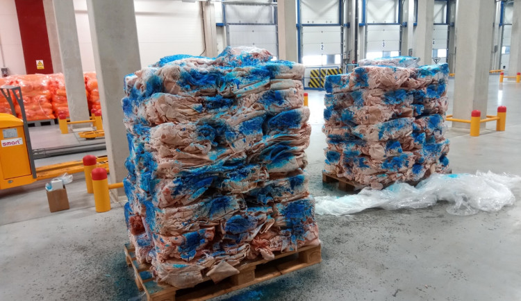 Prošlé vepřové kůže ve skladu