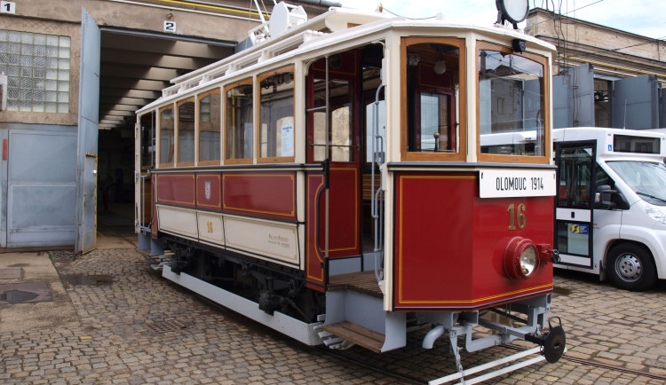 Do Olomouce se po 24 letech vrací historická tramvaj číslo 16. Stála v depozitáři Technického muzea v Brně