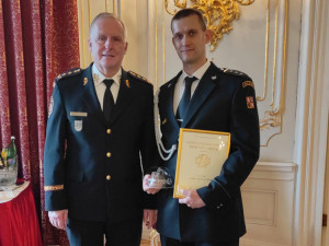 Vždy připraven k zásahu. Hasič ze Zábřehu dostal cenu na Pražském hradě, v létě pomáhal u nehod na dráze