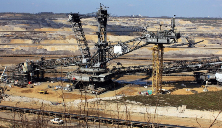 size3-16967568250505-60-uhli-je-na-ustupu-a-cesi-prodavaji-mene-elektriny-vsimli-si-experti-z-brna