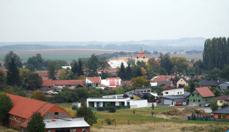 Místostarostka Mostkovic dohlíží na změny územního plánu včetně těch, o které sama požádala. Kritiku odmítá