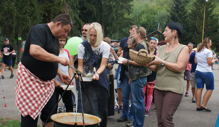 Hradecký Stříbrný rybník provonily guláše a zvěřinové speciality