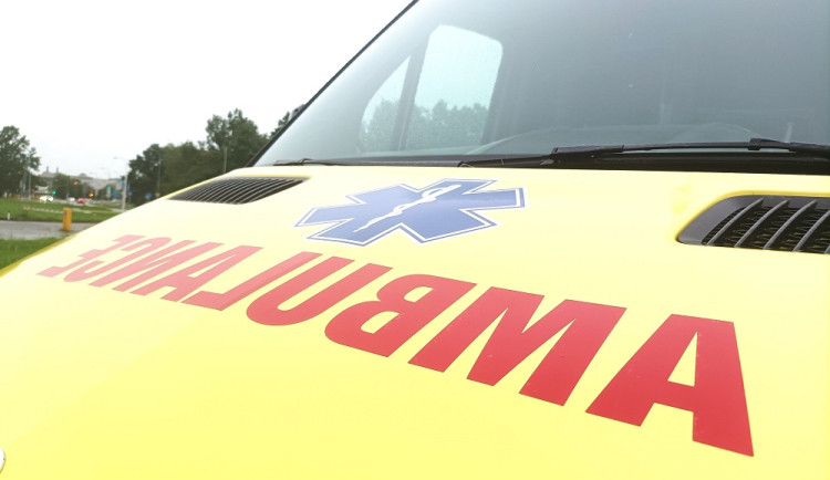 Dívka vběhla přímo pod auto, děti jsou hlavou stále na prázdninách, varují policisté