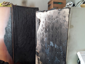 Při požáru bytu v Šumperku se jedna osoba nadýchala kouře a popálila se. Hořela šatní skříň