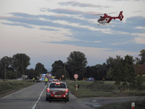 Osmasedmdesátiletý řidič nedal u Mostkovic přednost. Tři lidé skončili v nemocnici, škoda je 350 tisíc