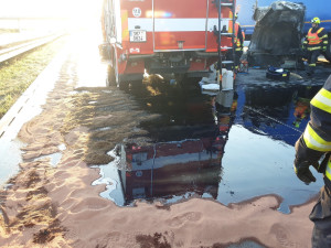 Na dálnici D1 u Milenova na Přerovsku se srazily čtyři kamiony. Dálnice je uzavřená