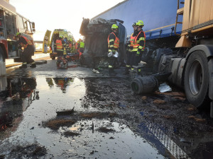 Na dálnici D1 u Milenova na Přerovsku se srazily čtyři kamiony, na stejném místě jako ráno. Dálnice je uzavřená