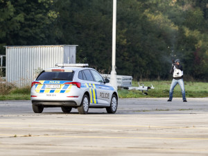 Střelba na letišti u Přerova: policisté cvičili zásah proti únoscům z vrtulníku