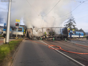 Škoda po srážce kamionu s vlakem v Olomouci je 36 milionů. Tramvaje nepojdou několik týdnů