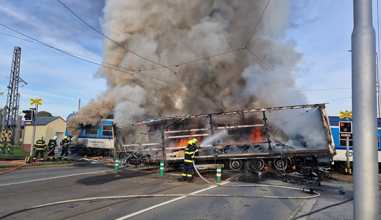 Hrdinové od olomouckého přejezdu: vlakvedoucí a pracovník servisu zachránili cestující z ohnivé pasti