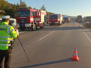 VIDEO: Řidiči si natáčeli vážnou nehodu na D1 u Lipníku. Policisté jim rozdali pokuty