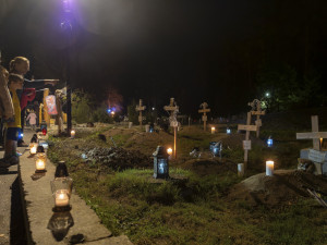 FOTOGALERIE: Strašidelné dekorace i ohňová show. Večer duchů na Svatý Kopeček přilákal davy