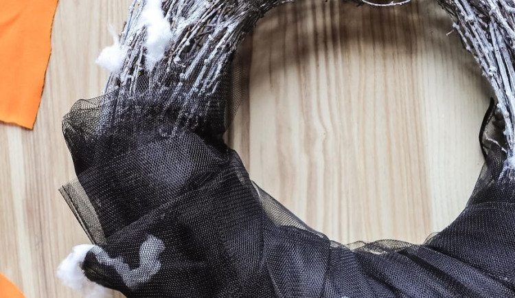 Máte rádi Halloween? Vyrobte si na dveře strašidelný věnec