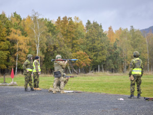 Střelby z RPG i dobývání zákopů. Ukrajinští vojáci cvičí na Libavé a dostali hodnotnou pomoc