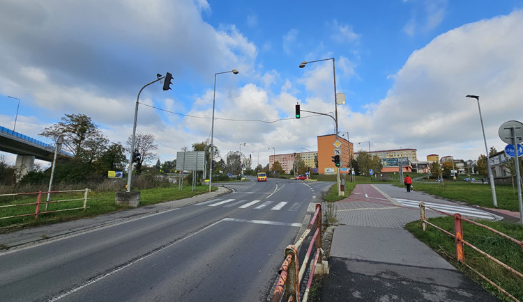 Silnice v křižovatce v přerovské části Předmostí projde rychlou opravou