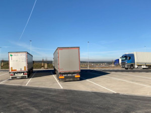 V Česku chybí denně až dva tisíce parkovacích míst pro kamiony. Výstavbu komplikuje složitá příprava