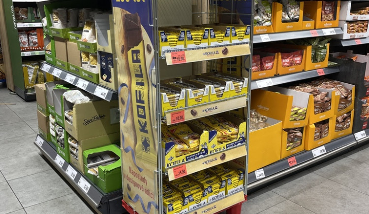 Šetří přírodu i čas: Nestlé testuje vratné prezentační stojany na zboží